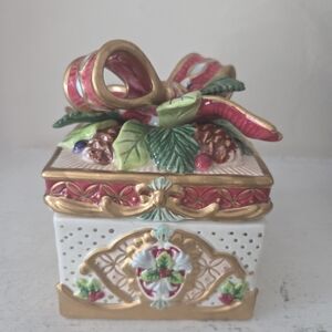 Vintage Fitz & Floyd Classics Christmas Present Gift Box Lid Red Bow Pinecones
